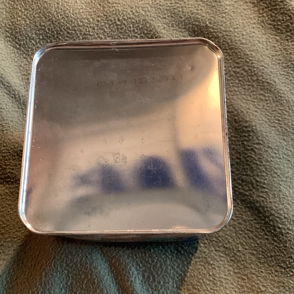 Nestle Toll House Cookies Limited Edition tin. Approx 4 1/4” x 6 1/4” - Picture 7 of 9